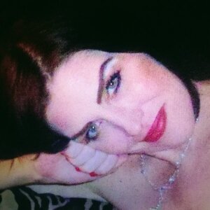 Hypnotic eyes with the body and skills to match