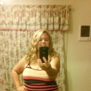 BUSTY BLONDE BOMBSHELL