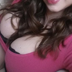Busty sexy julie (305) 684 - 4731