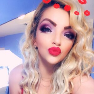 Great Kisser - Busty Blonde California Dream Girl