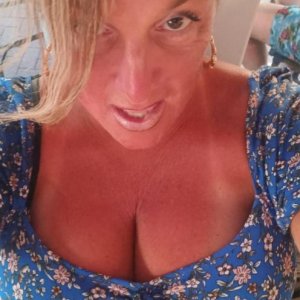 Tasty Tuesday💝Available💝 Mature BBW 💝 Big -THICK -CURVY💝⭐MILF🥂 💗