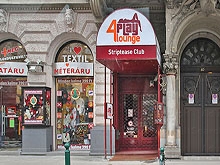 4 Play Lounge