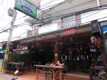 Country Road Hill Beer Bar