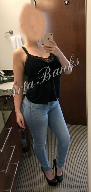 Aria Banks female-escorts 