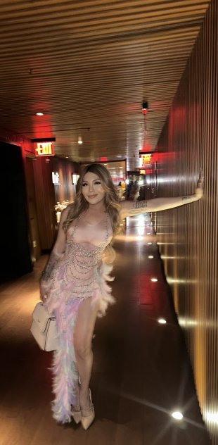 TS BELLA SHOW CAM AVAILABLE  