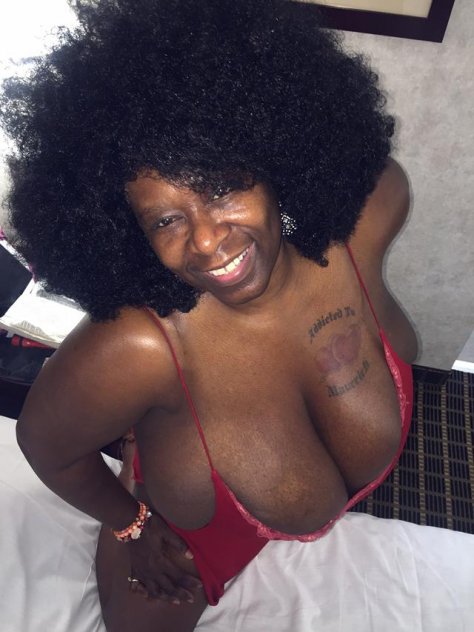 Philly female escort cool naked boobs