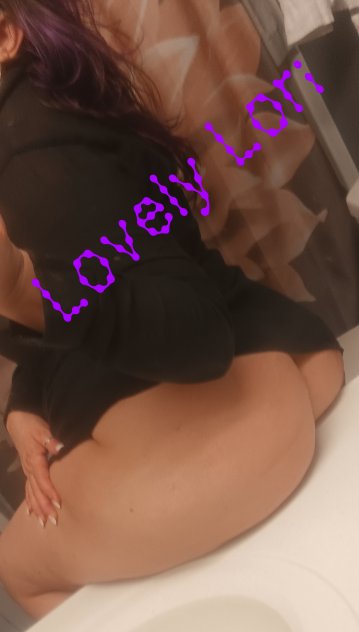 Lovely Lori body-rubs 