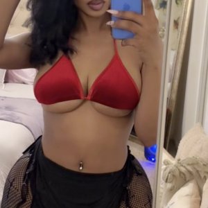 Bloomfield babe  Body Rubs Detroit