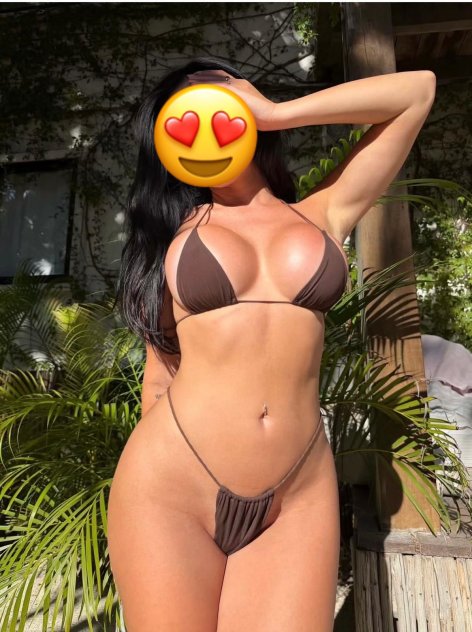 Melany muy caliente y compla  