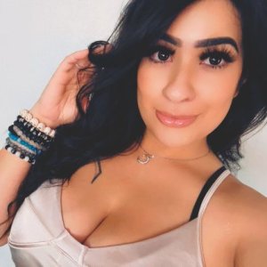 YOU DESERVE A SECRET FREAK LIKE ME 😻