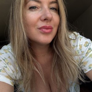 Hello im Lisa Busty Curvy  from Poland