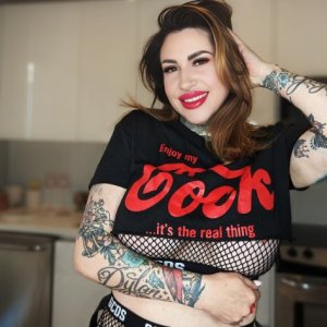 GFE, fetish, FBSM, and a tattooed erotic Barber. Private incall DTLA