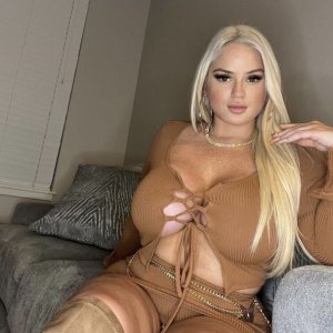 CHECK OUT MY GIGANTIC TITS___HoT Blonde!!