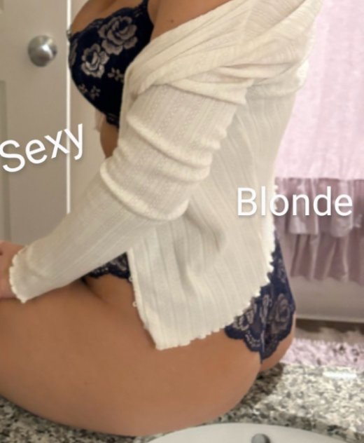 Sexy Blonde  body-rubs 
