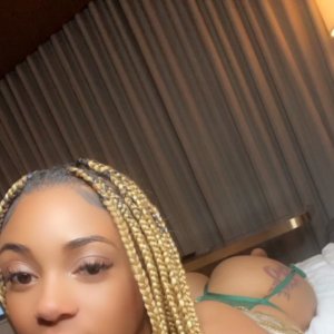  🥰💋(THE ONE & ONLY LEAH) FREAKY THICK GODDESS🍓BIG BOOTY EXOTIC👅 🌊WET T