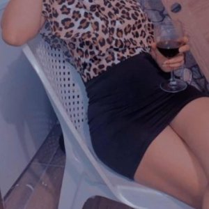 I am New Sexy Colombian Arrived here, So horny come 703-982-0193