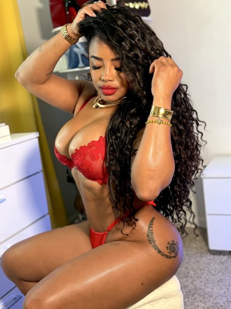 una Caliente Masajista, latina muy dulce, discreta...