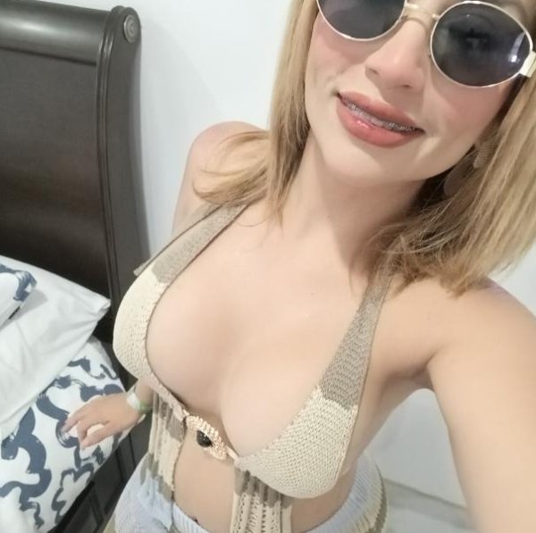 Zahira🌻 Classy, soft lips  