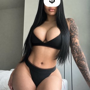 Latinas en tríos