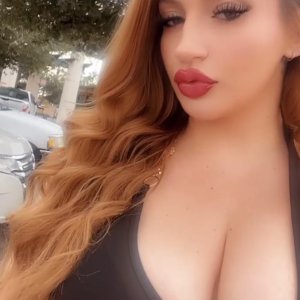 All Natural Curvy Playmate