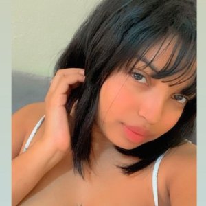 Hey! I'm Rosa, but you can call me Rose. I'm the new girl in town.