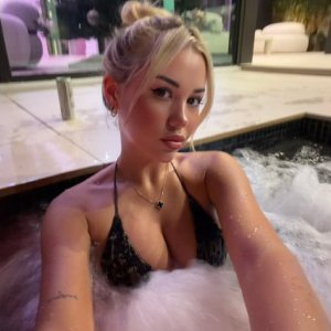 🦋Girl Next Door Blonde💦💙