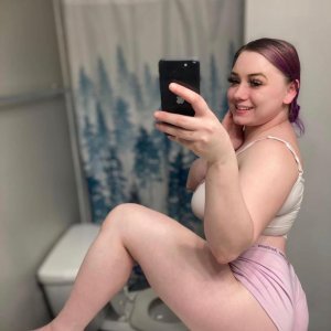 Come and feel my wet juicy pussy