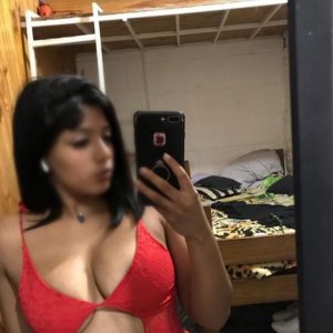 Hot Latina  Ready to make good time 