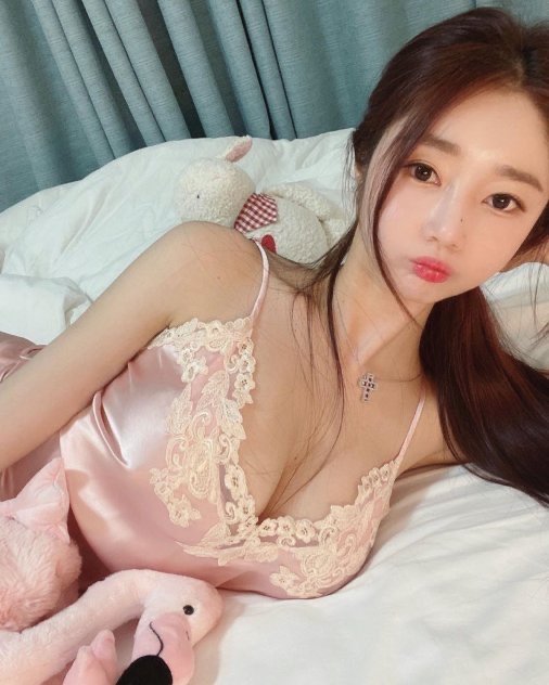 Young beauty first day 😍 Escorts Saint Louis