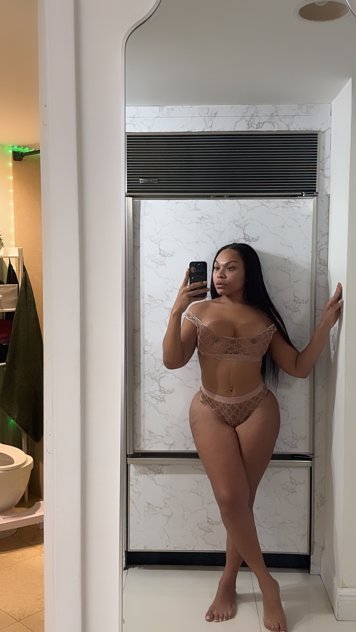 peach  Escorts Miami