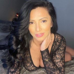 Bored, sexy housewife! spicy Latina, have a taste🥵