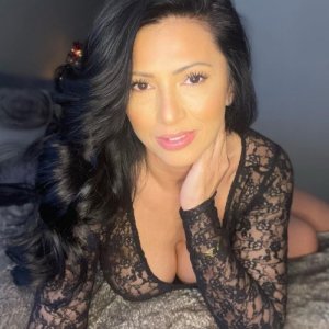 Bored, sexy housewife! spicy Latina, have a taste🥵