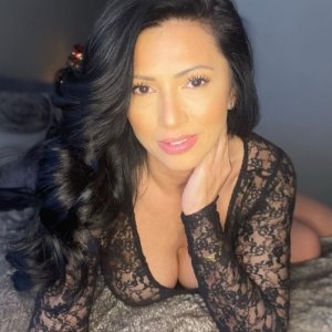 Bored, sexy housewife! spicy Latina, have a taste🥵