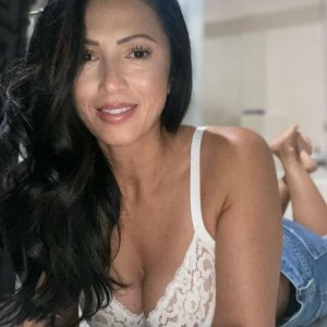 Bored, sexy housewife! spicy Latina, have a taste🥵