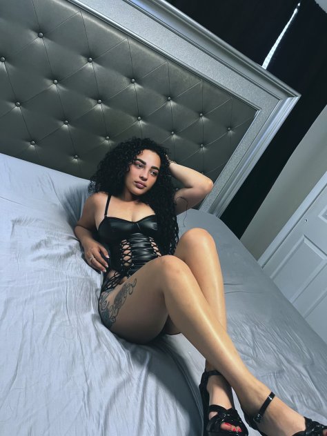 Chica Latina sexy female-escorts 