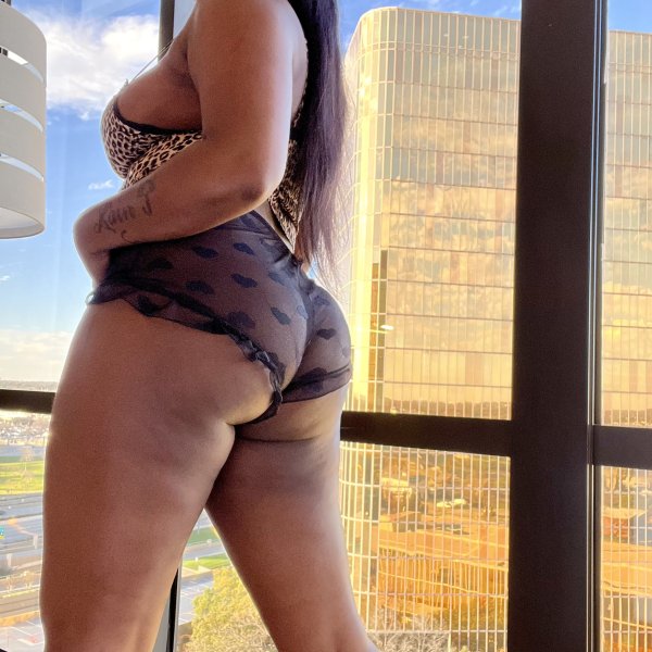 Just Visiting Don’t miss out 🍑🍑💦💦