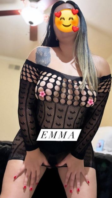 Emma body-rubs 