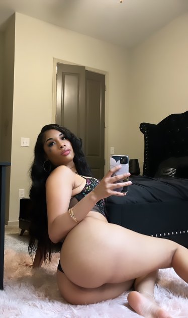 Sensual Latina mami ✨👅