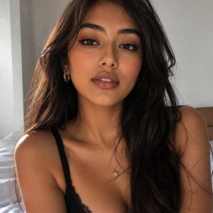 👍Soft Latina + Asian Vibes 🌙 Available 🦋