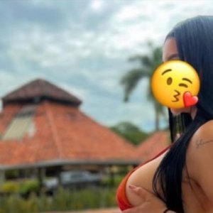 Hola soy Karolina muy caliente 🇨🇴