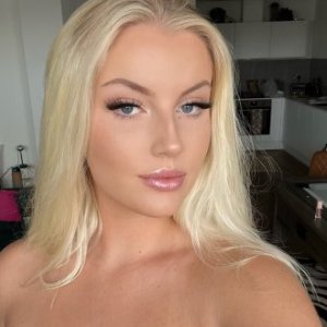 Danger Blonde Dimepiece !! 