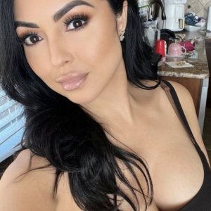 Confident, captivating, and ready to play