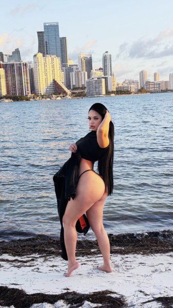 Roxanat Escorts Miami