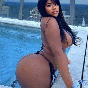 Curvaceous Bombshell🍑💦