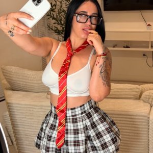 Hola papi 💋 Soy Pilar orgullosamente cubana 🇨🇺 con curvas naturales