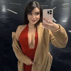Outgoing, Playful Girl Next Door 