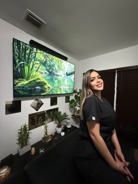 Beautiful blonde 👱🏻‍♀️ Body Rubs Miami