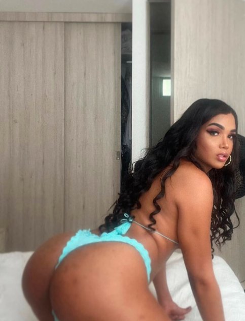 BRIANA SEXY  
