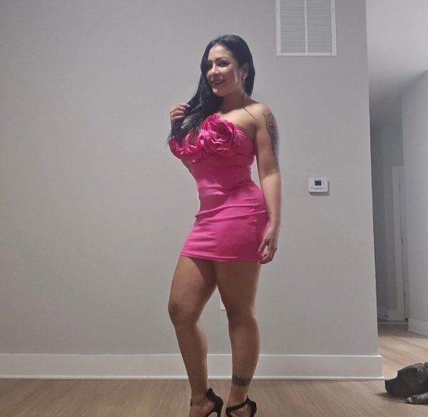 Reina del sexo y el 69 al natural,hago trío y cumplo tus fetiches.