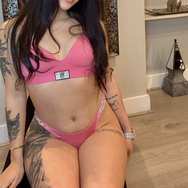 Soy una chica picante estoy de visita espero pasarla riko aki 😈